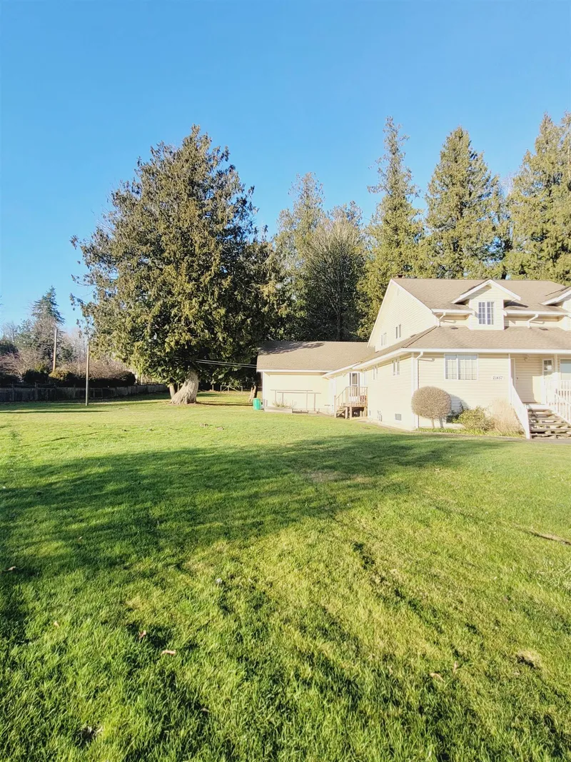 21457 78 AVENUE - photo 4 of 7