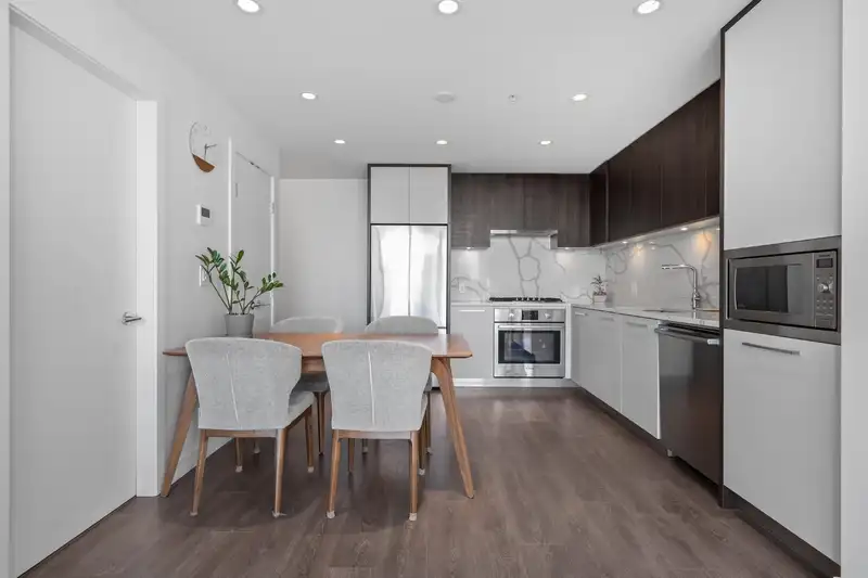 1301 567 CLARKE ROAD - photo 4 of 29