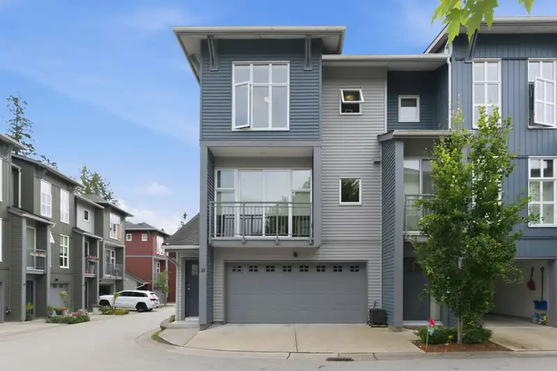 21 24076 112 AVENUE - photo 2 of 40