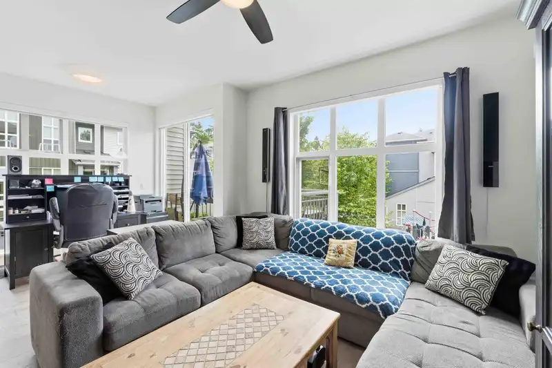21 24076 112 AVENUE - photo 3 of 40