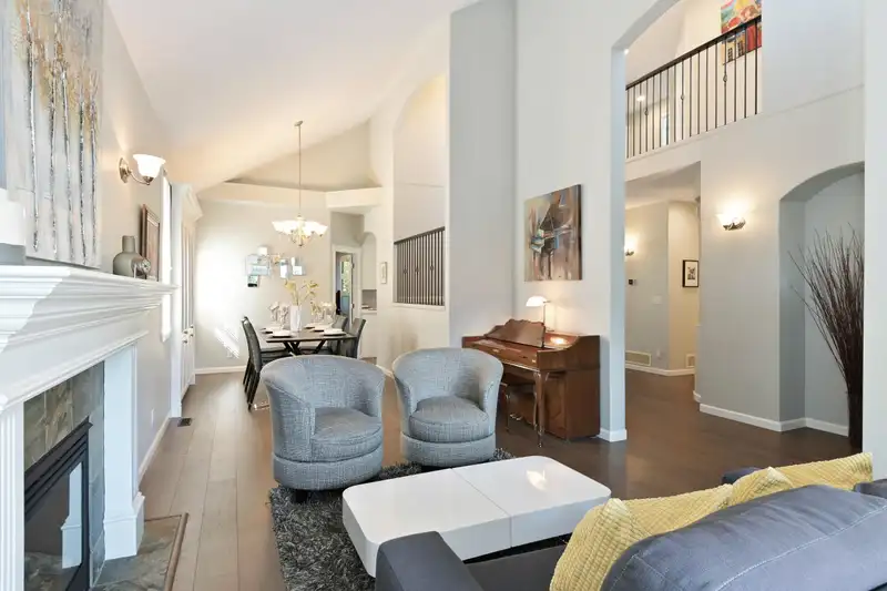 18867 69A AVENUE - photo 4 of 35