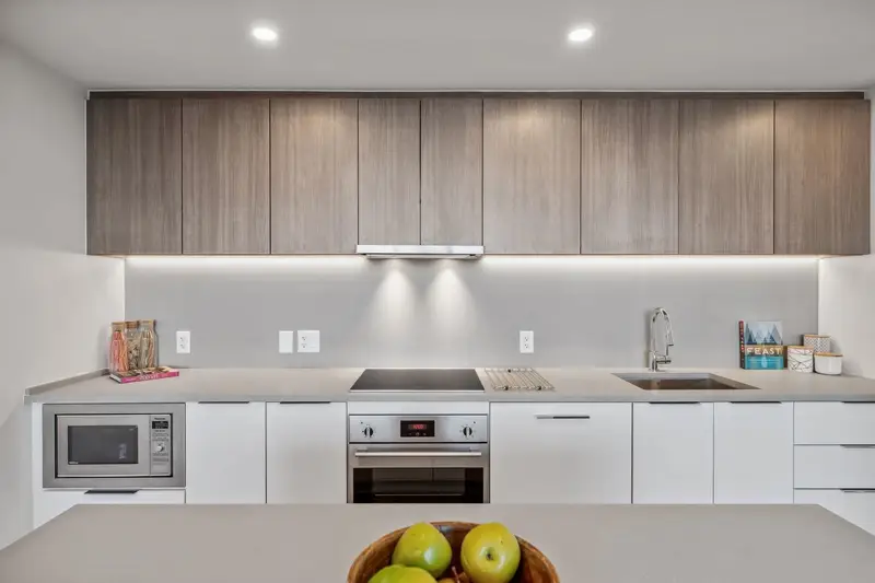 709 13318 104 AVENUE - photo 2 of 9