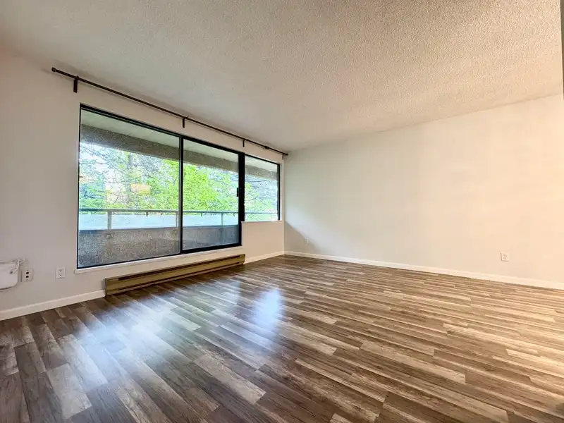 204 1026 QUEENS AVENUE - photo 3 of 16