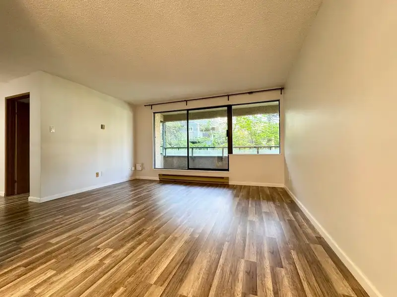 204 1026 QUEENS AVENUE - photo 4 of 16