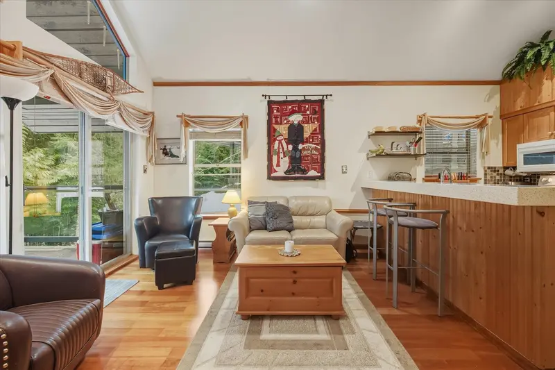 202 3050 HILLCREST DRIVE - photo 3 of 19