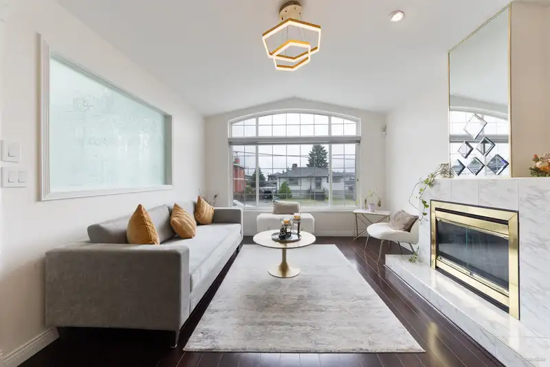 7525 17TH AVENUE - photo 2 of 30