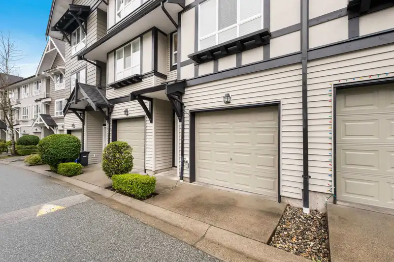 89 6747 203 STREET - photo 3 of 38