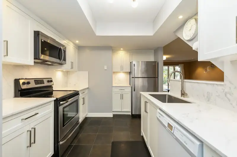 21 1561 BOOTH AVENUE - photo 3 of 22