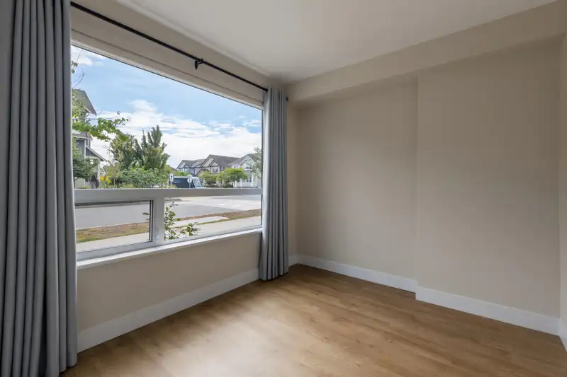 4725 BLUE HERON WAY - photo 3 of 38