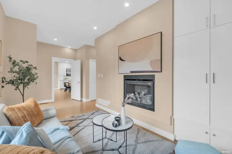 3249 SOPHIA STREET - photo 1 of 37
