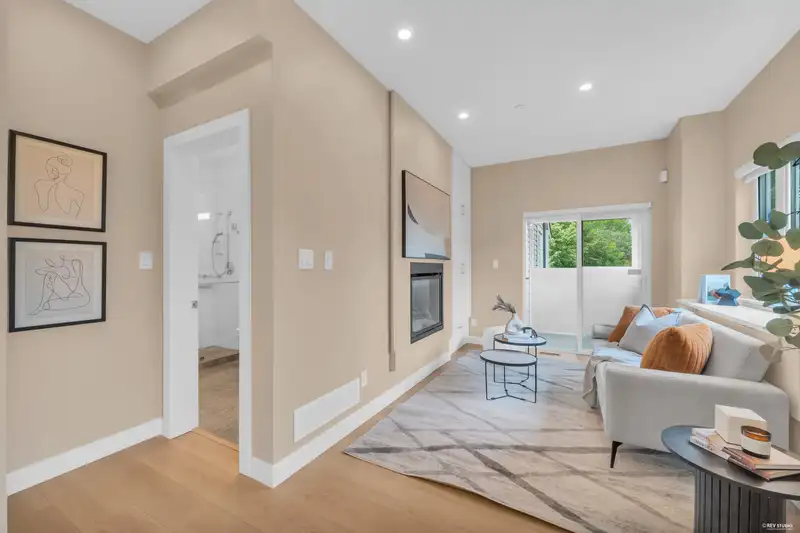 3249 SOPHIA STREET - photo 3 of 37