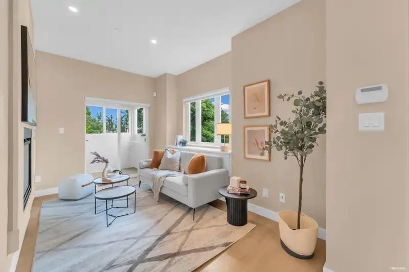 3249 SOPHIA STREET - photo 4 of 37