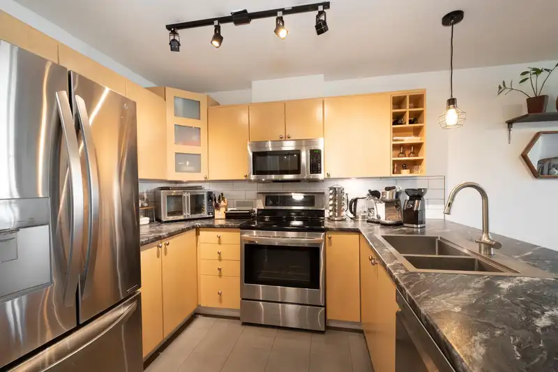 312 3136 ST JOHNS STREET - photo 2 of 39