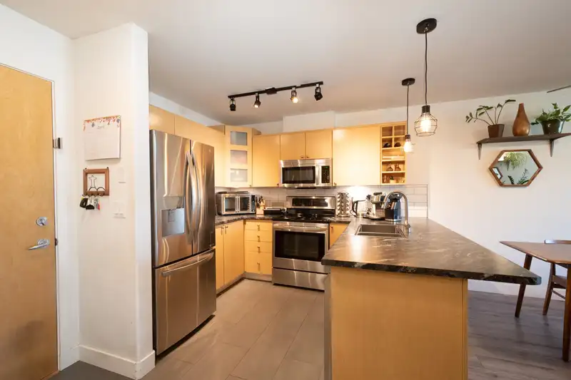 312 3136 ST JOHNS STREET - photo 3 of 39