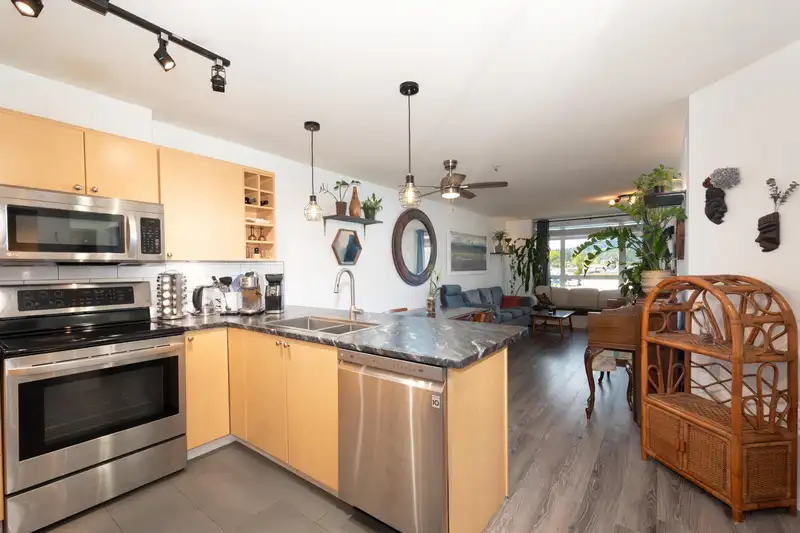 312 3136 ST JOHNS STREET - photo 4 of 39
