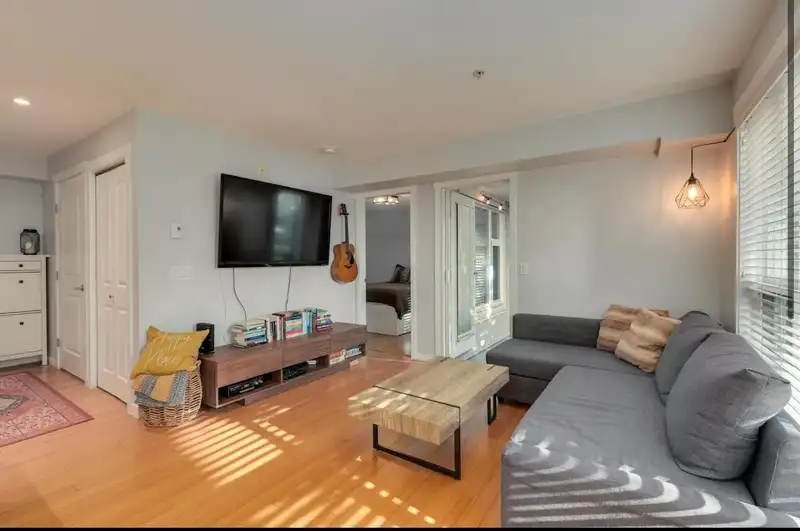 212 3575 EUCLID AVENUE - photo 3 of 23