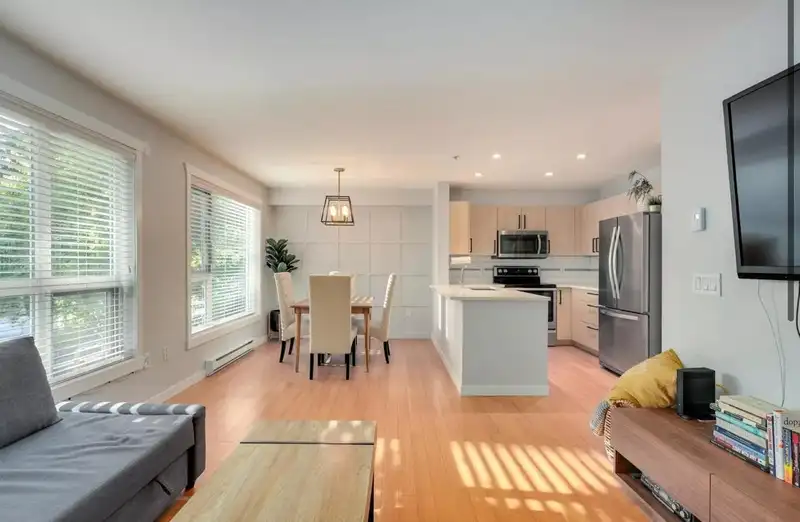 212 3575 EUCLID AVENUE - photo 4 of 23