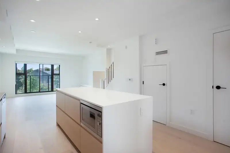 586 W 28TH AVENUE - photo 2 of 30