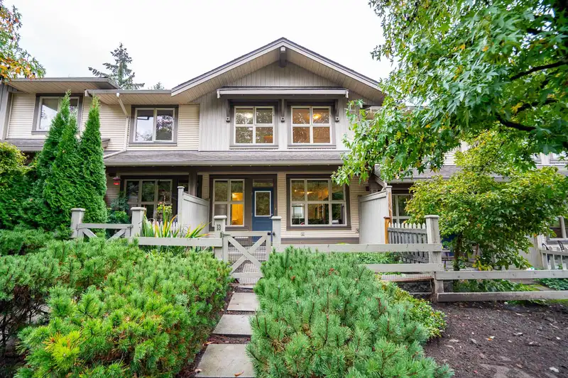 13 20326 68 AVENUE - photo 2 of 24