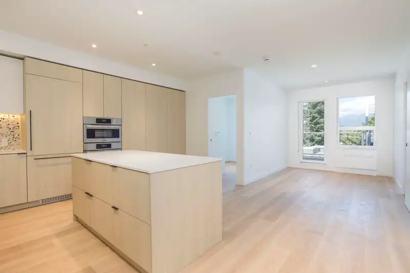 PH517 2471 ST. GEORGE STREET - photo 2 of 35