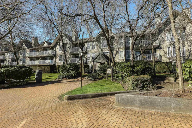 210 15110 108 AVENUE - photo 1 of 25