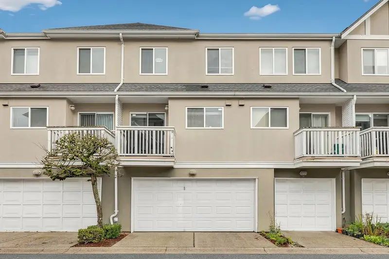 14 7831 GARDEN CITY ROAD - photo 2 of 25