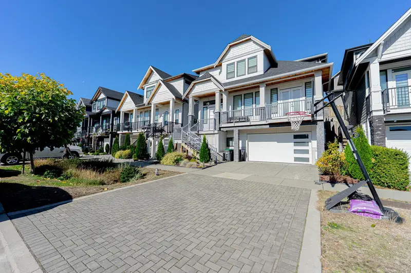 16755 16A AVENUE - photo 2 of 25