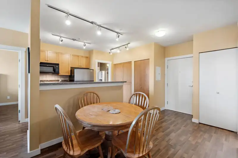 616 615 BELMONT STREET - photo 2 of 28
