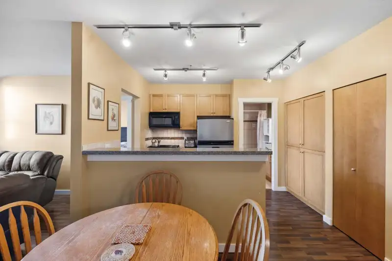 616 615 BELMONT STREET - photo 3 of 28