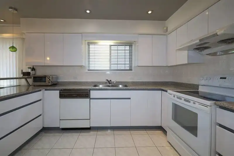 1563 E 59TH AVENUE - photo 2 of 14