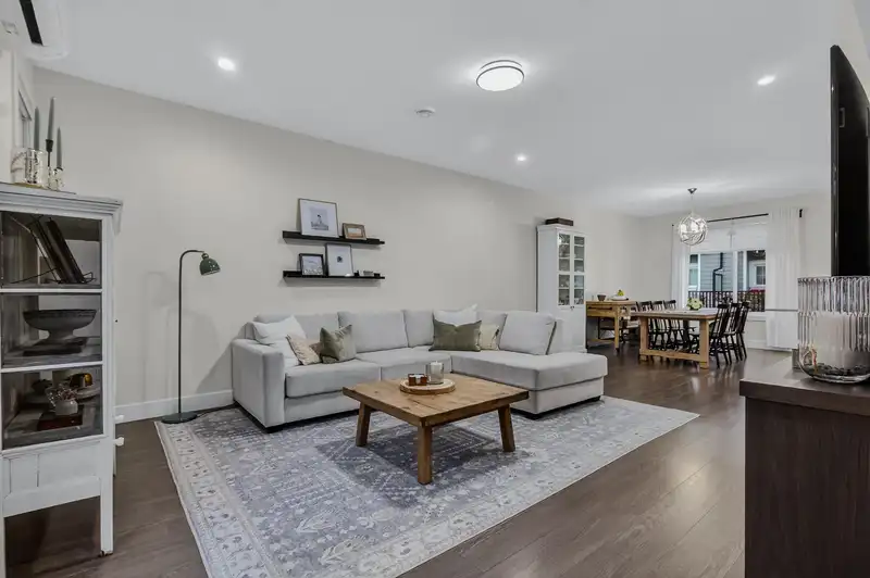 13 19501 74 AVENUE - photo 2 of 38