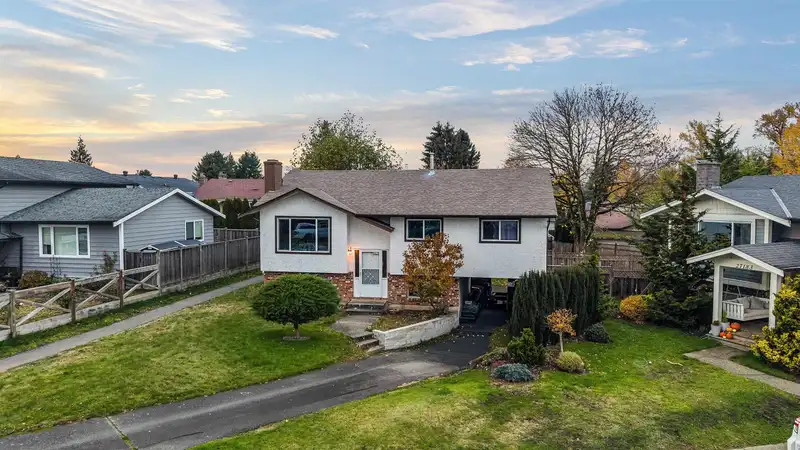 27177 33A AVENUE - photo 1 of 31