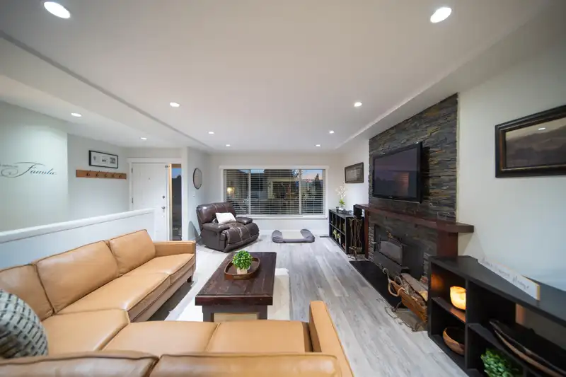 9724 115A STREET - photo 2 of 40