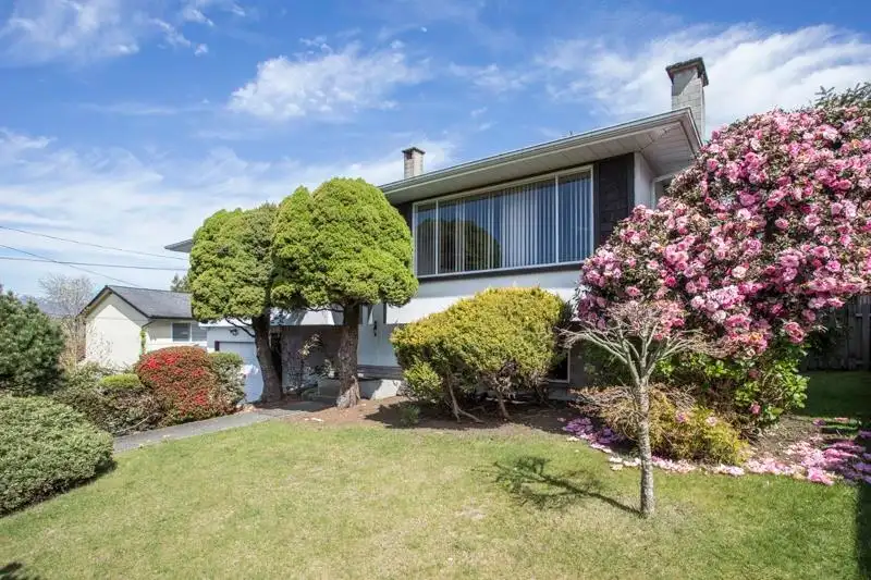 1470 JUNE CRESCENT - photo 1 of 37