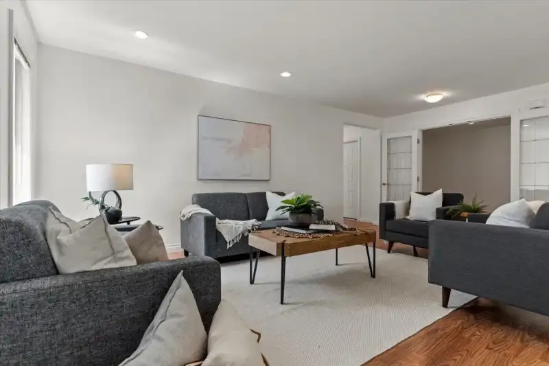 194 46000 THOMAS ROAD - photo 1 of 34
