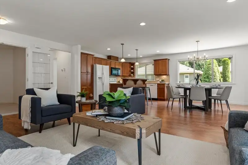 194 46000 THOMAS ROAD - photo 4 of 34