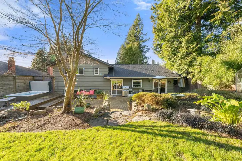 4966 RANGER AVENUE - photo 2 of 40