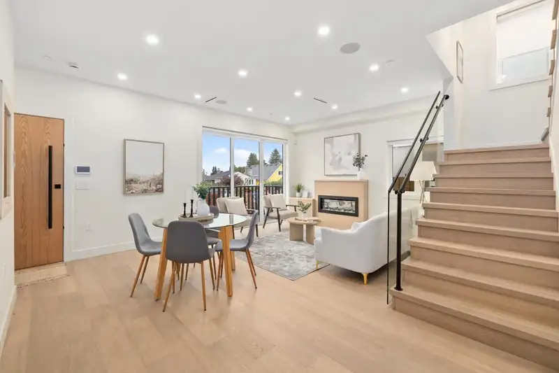1 736 E 32ND AVENUE - photo 3 of 38