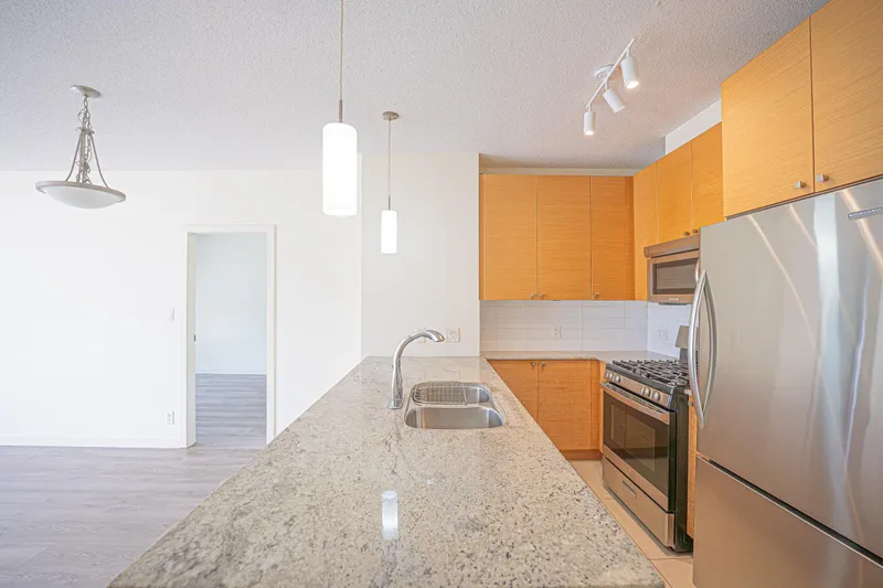 1103 110 BREW STREET - photo 2 of 25