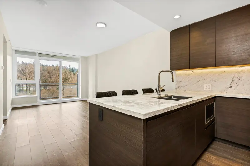 805 305 MORRISSEY ROAD - photo 2 of 25