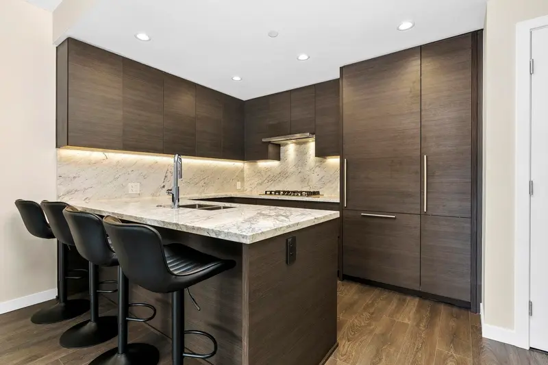 805 305 MORRISSEY ROAD - photo 4 of 25