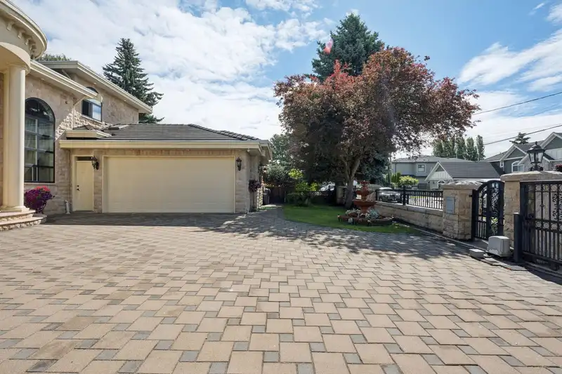 3711 ULLSMORE AVENUE - photo 3 of 40
