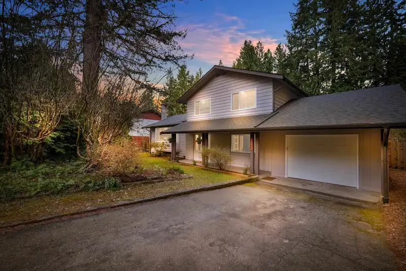 2572 THE BOULEVARD - photo 2 of 37