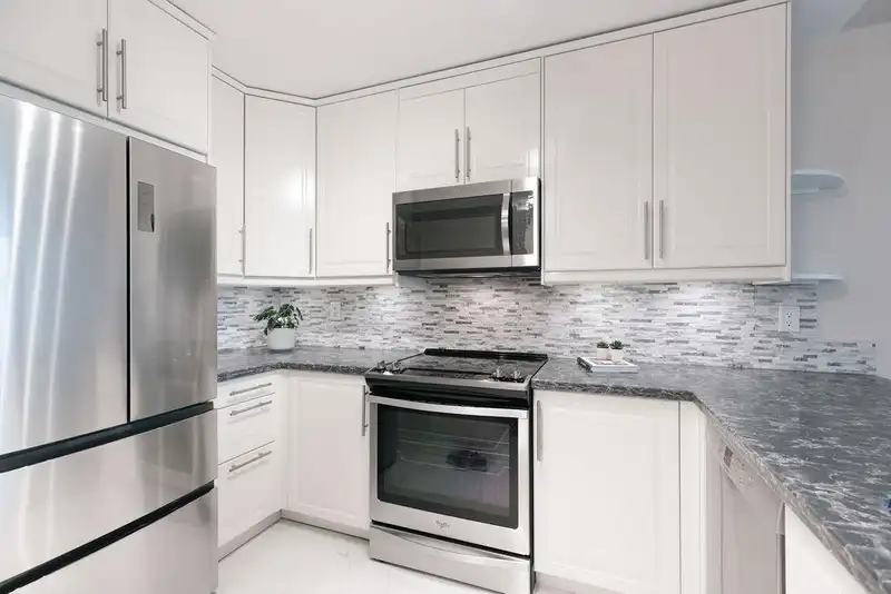 405 1250 QUAYSIDE DRIVE - photo 2 of 33
