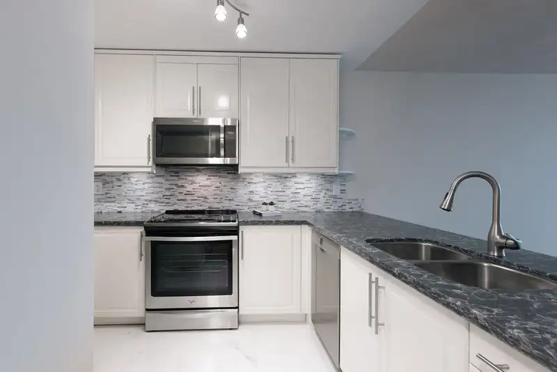 405 1250 QUAYSIDE DRIVE - photo 4 of 33