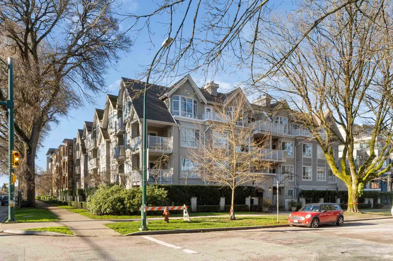 104 2755 MAPLE STREET - photo 3 of 25