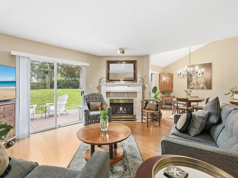 136 16275 15 AVENUE - photo 2 of 25