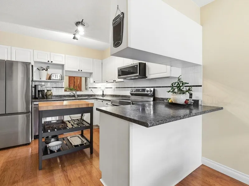 136 16275 15 AVENUE - photo 4 of 25