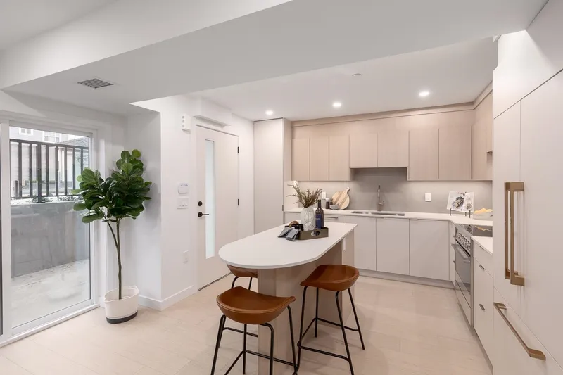 101 2329 E 34TH STREET - photo 3 of 22