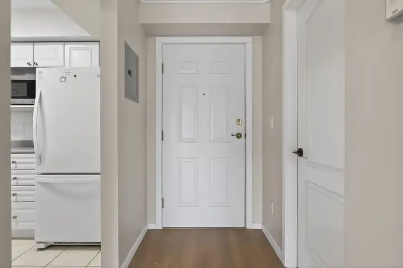 308 2340 HAWTHORNE AVENUE - photo 3 of 33